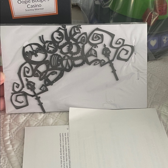 Scentsy Oogie Boogie Green and Black Warmer - Picture 3 of 5